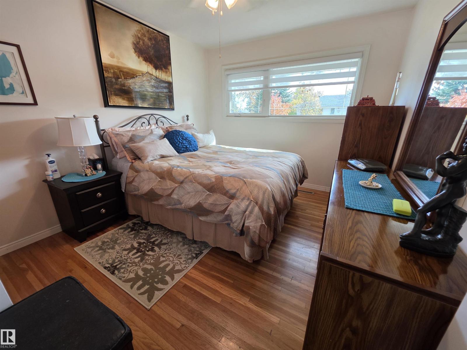 5308 48 ST - 16