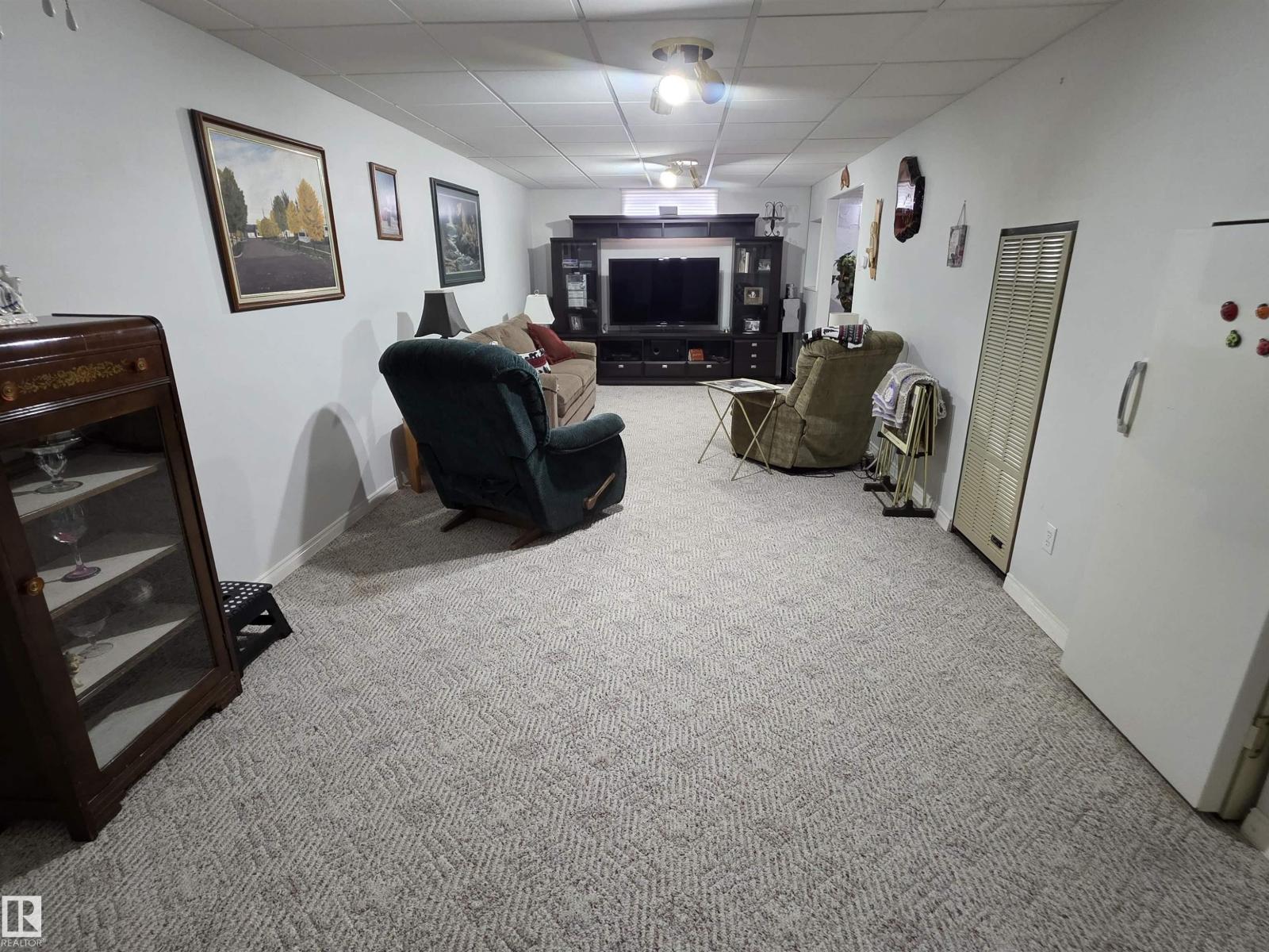 5308 48 ST - 22