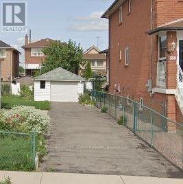 20 Maple Bush Avenue, Toronto, ON photo 1