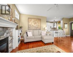 Kitchen - 2360 Galerno Rd, Campbell River, BC V9W8A5 Photo 9