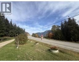 6871 Trans Canada Highway Nw, Salmon Arm, BC V1E3A2 Photo 13