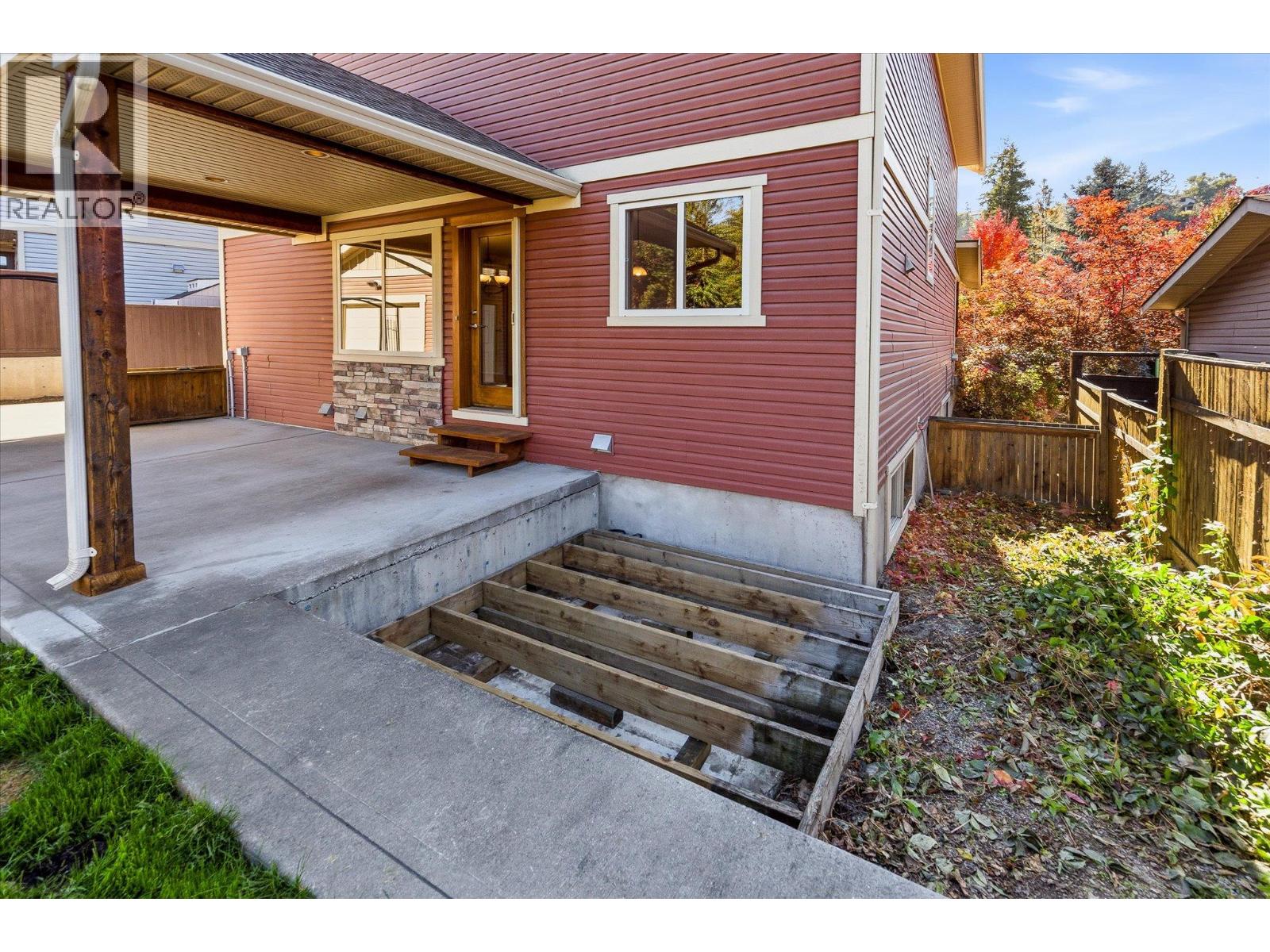 922 Paret Crescent, Kelowna