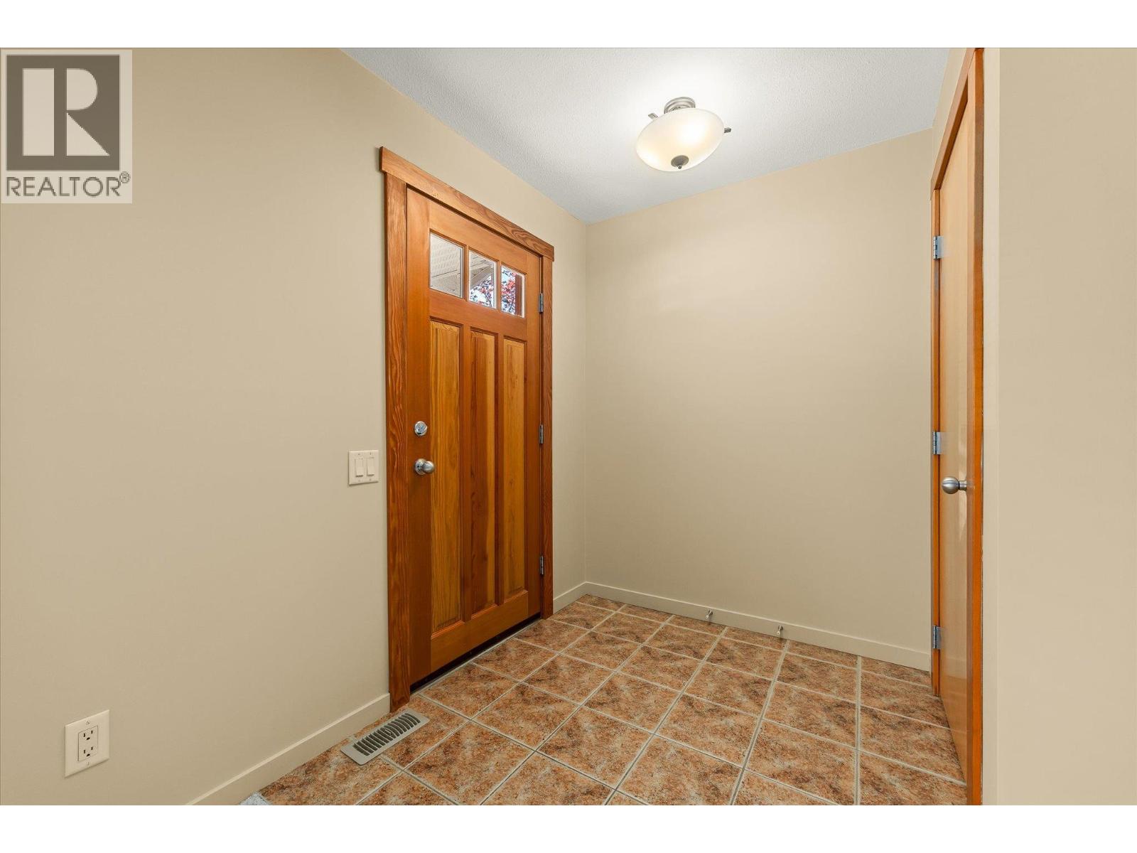  922 Paret Crescent, Kelowna