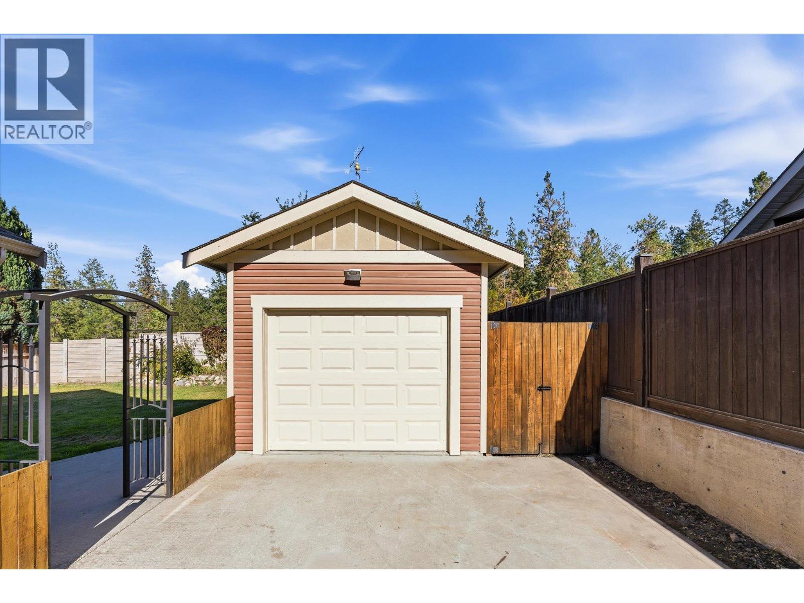  922 Paret Crescent, Kelowna
