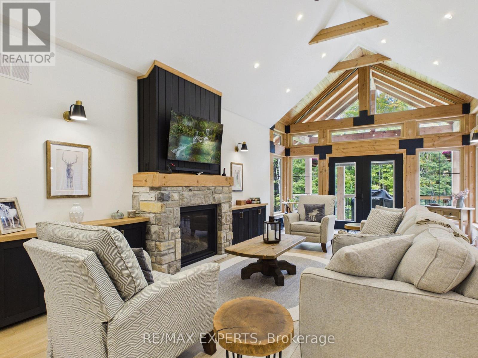 1072 Xavier Street, Gravenhurst, ON photo 2