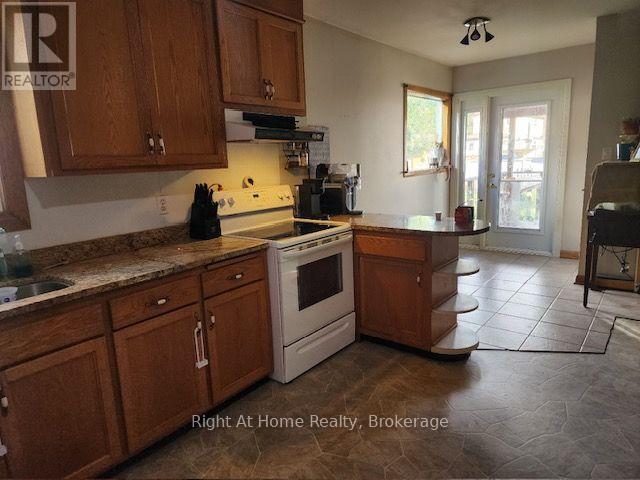 608 MARKS STREET S - Image 3