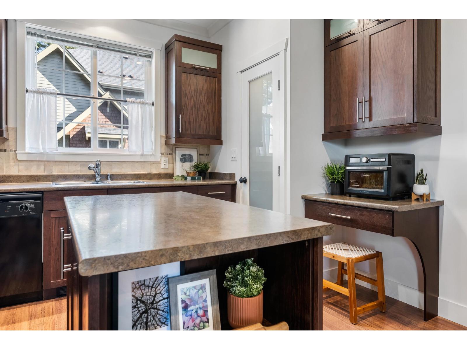 Photo of 23 5805 SAPPERS WAY, Garrison Crossing 23
