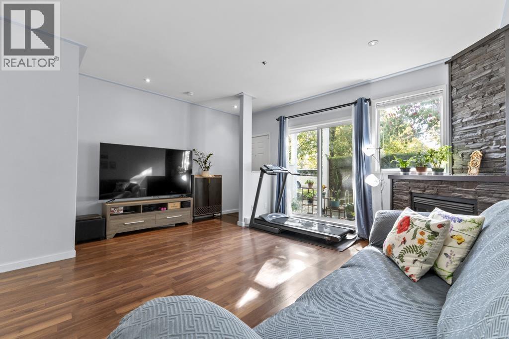 Photo of 26 2723 E KENT NORTH AVENUE 17