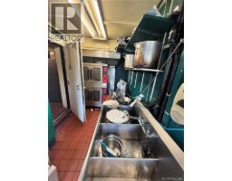 110 Burnside Rd E, Saanich, BC V9A1A2 Photo 18