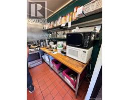 110 Burnside Rd E, Saanich, BC V9A1A2 Photo 21