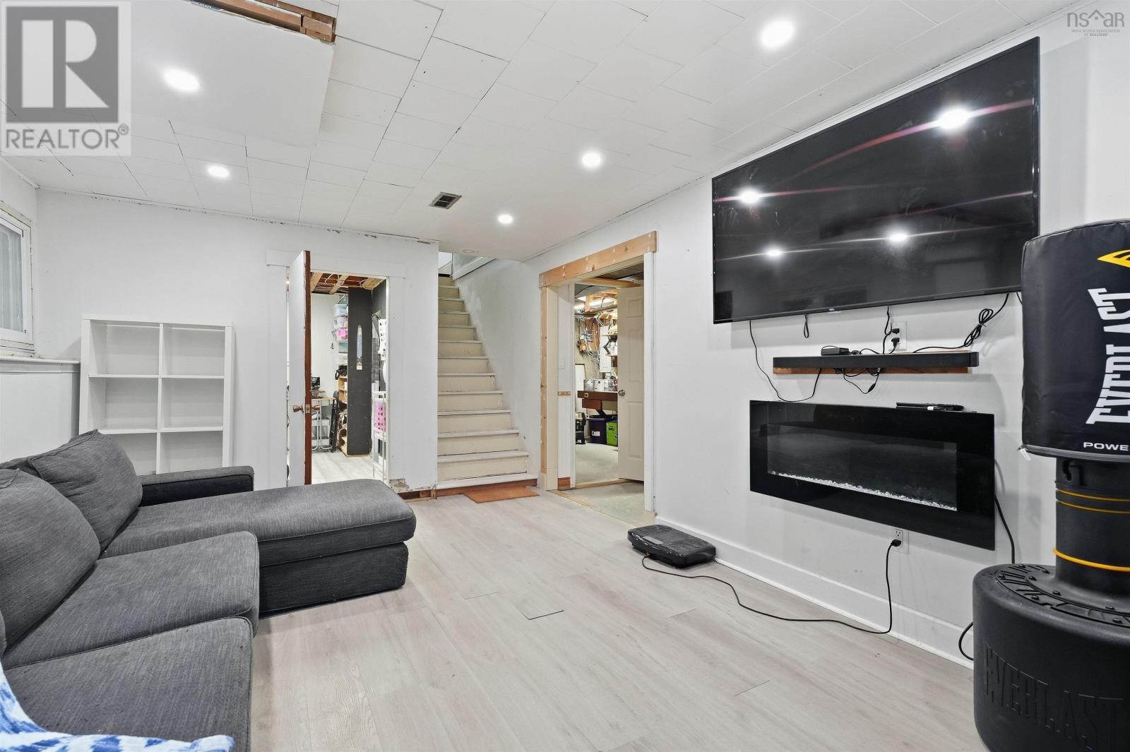 Property 32 of 50 of 47 Weyburn Road
