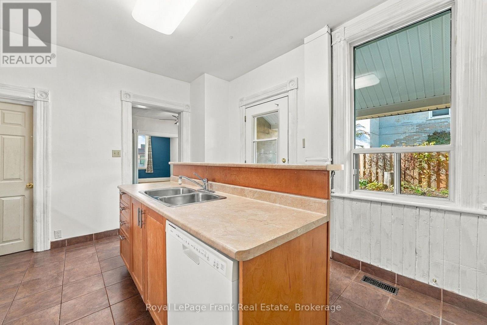 492 Hopkins Avenue, Peterborough, ON photo 15