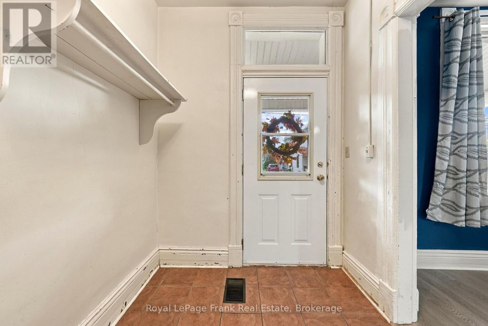 492 Hopkins Avenue, Peterborough, ON photo 9