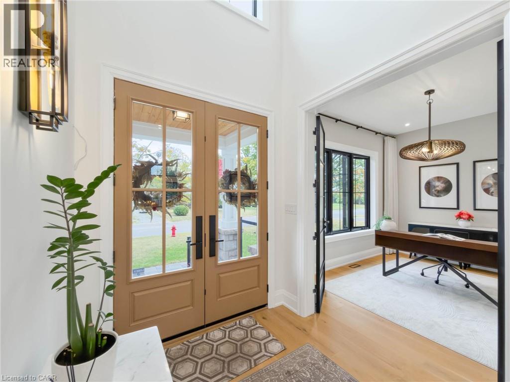 260 Kent Crescent — photo 4