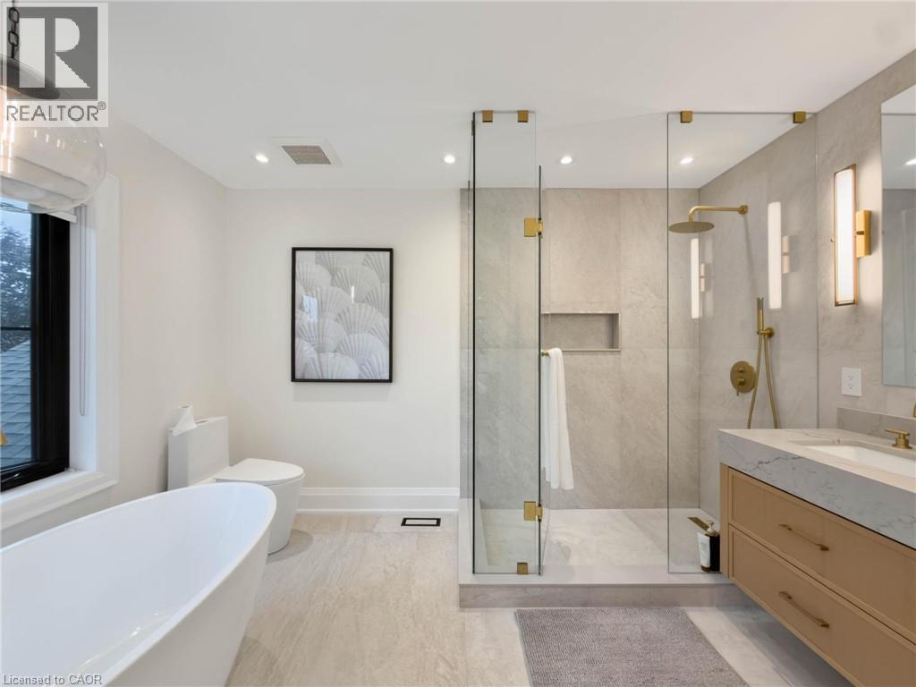 260 Kent Crescent — photo 27