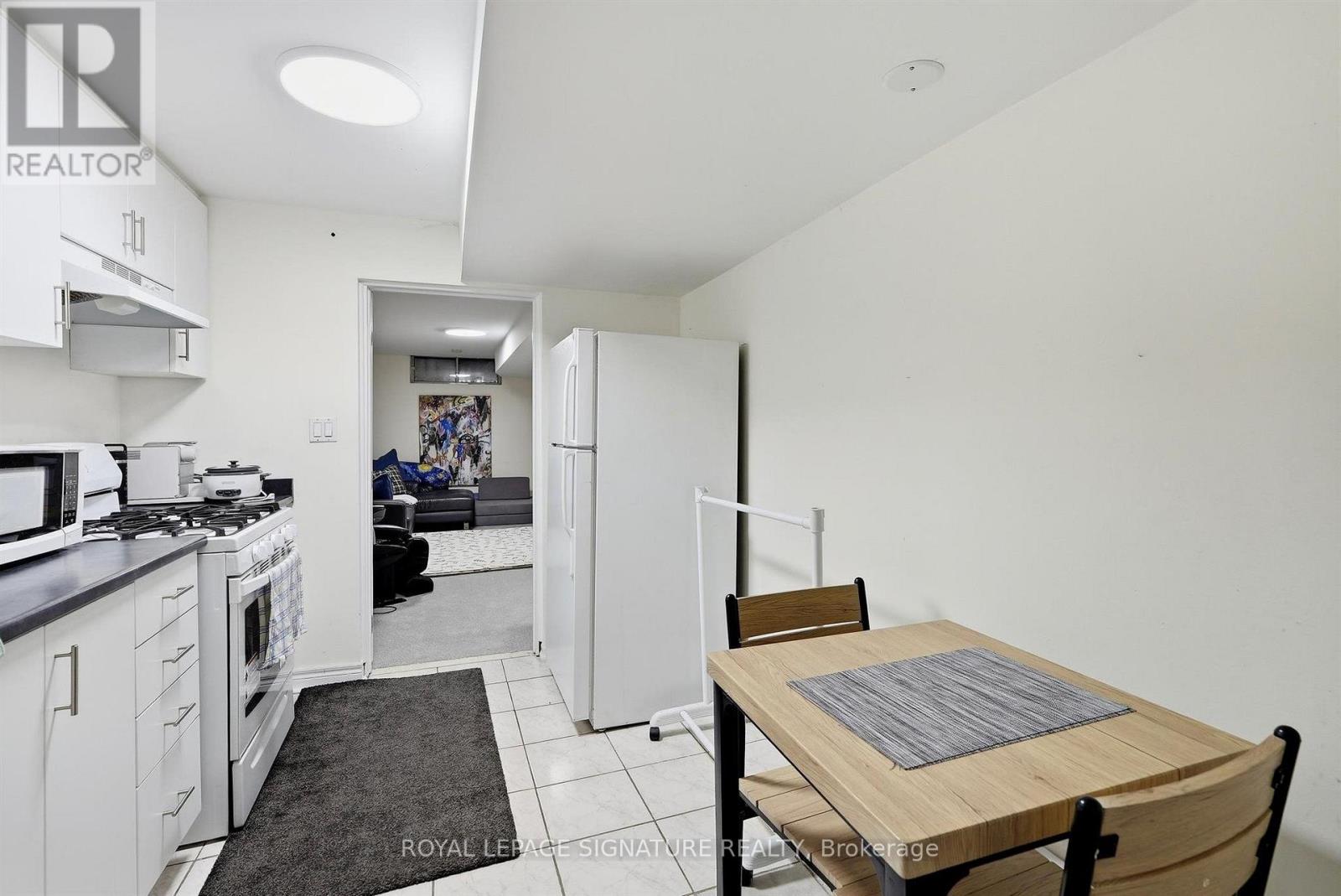 46 HENDRICK AVENUE - 39