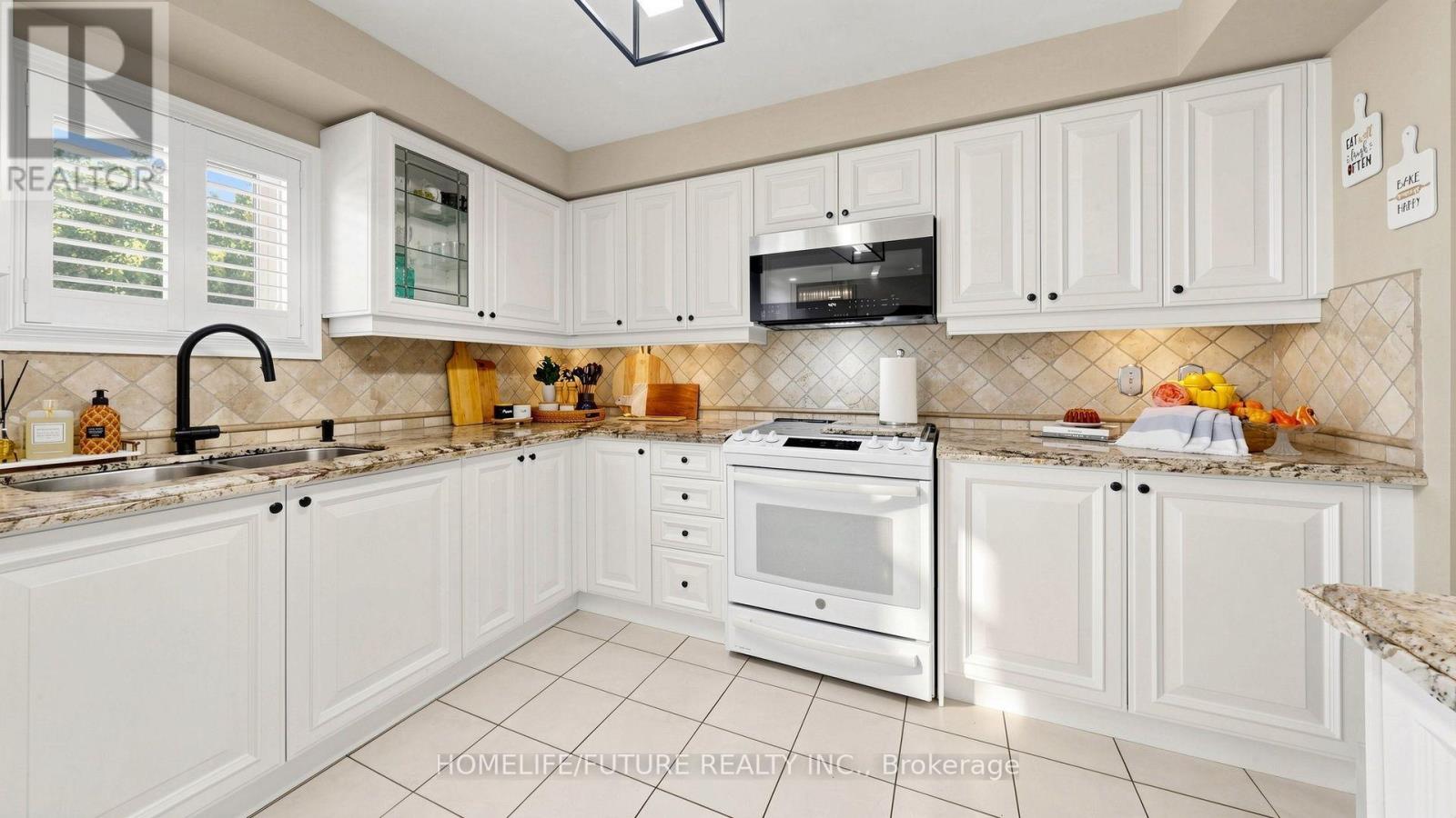 90 Bedell Crescent, Whitby, ON photo 11