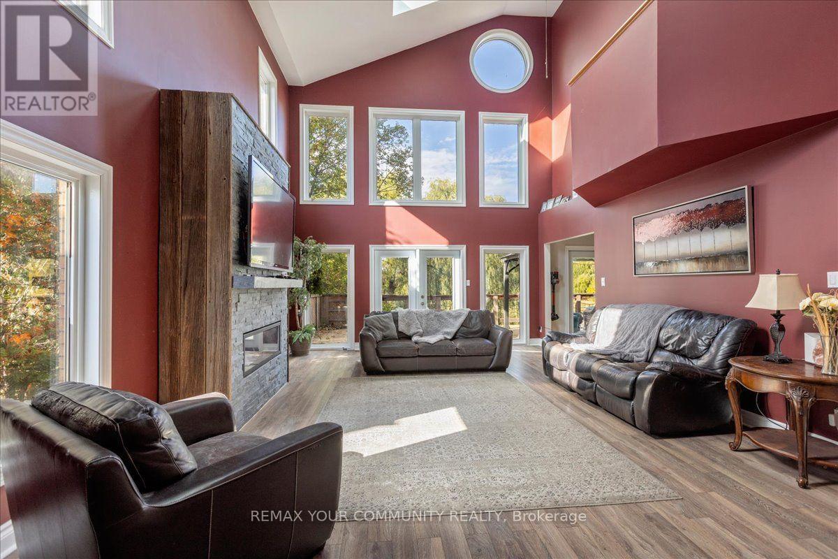 76 RIVERGLEN DRIVE - 9