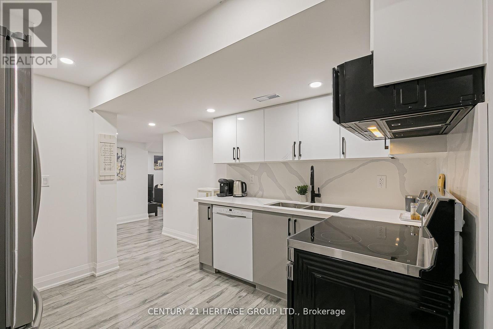 29 EMINENCE ROAD - 28