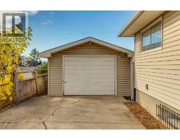 Kitchen - 911 17a Street Ne, Calgary, AB T2E4V2 Photo 6
