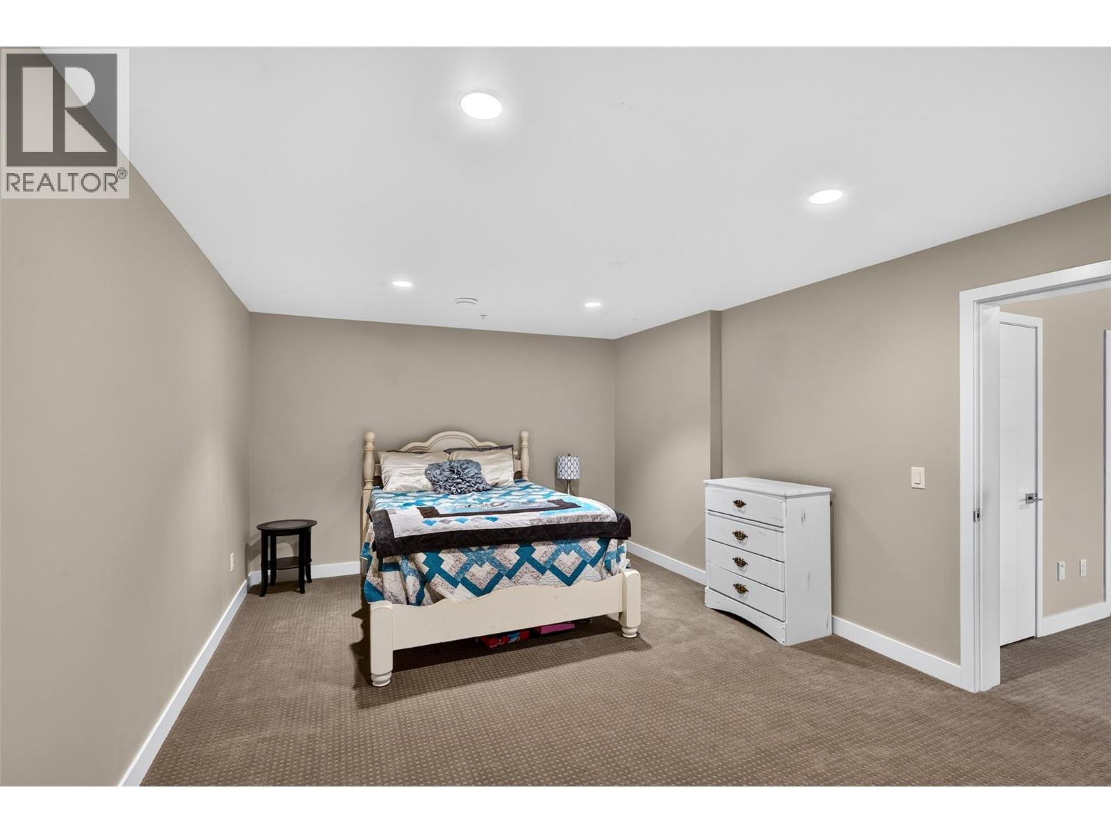 9671 Celeste Road - 24