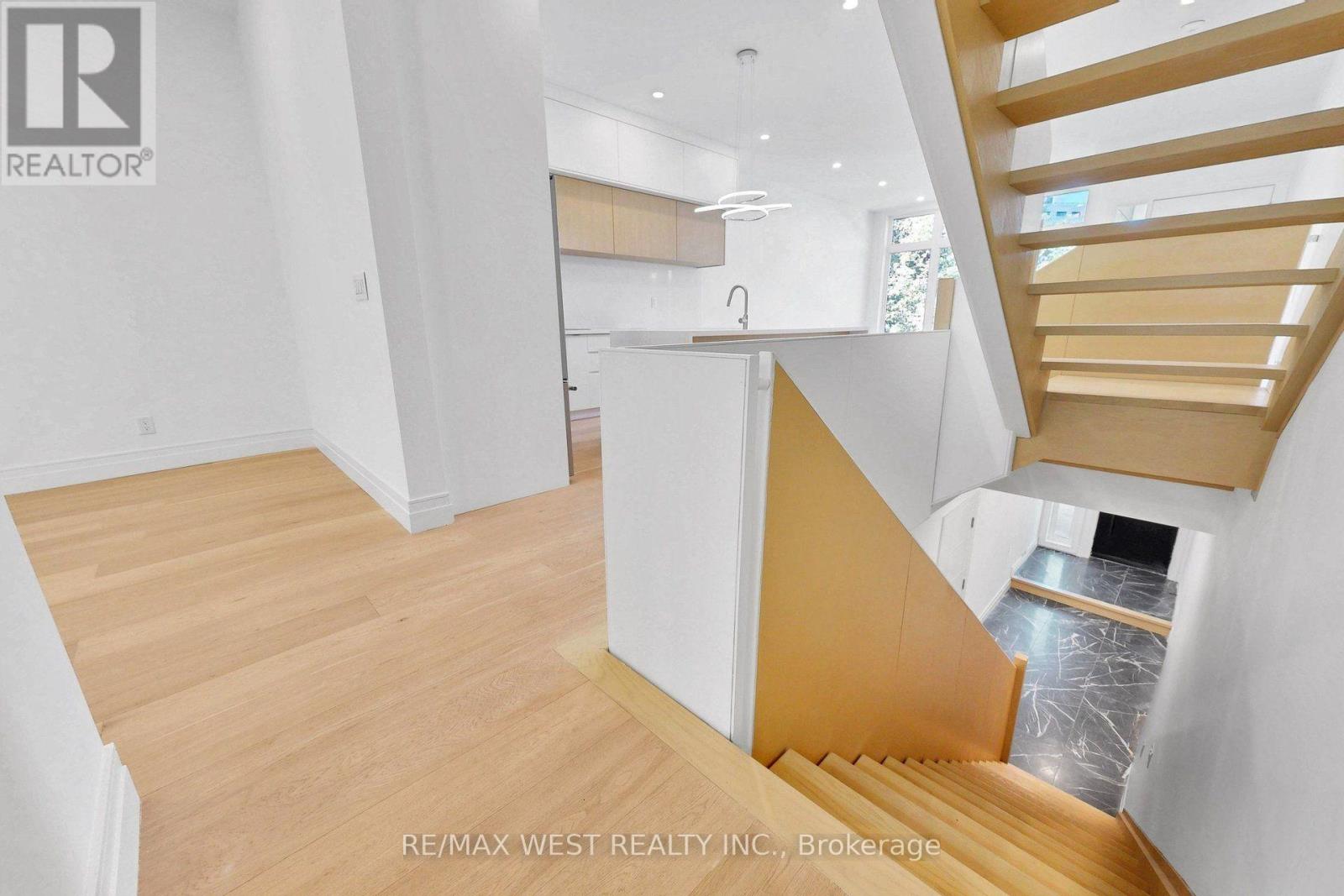 #3 2639R DUNDAS STREET W - 19