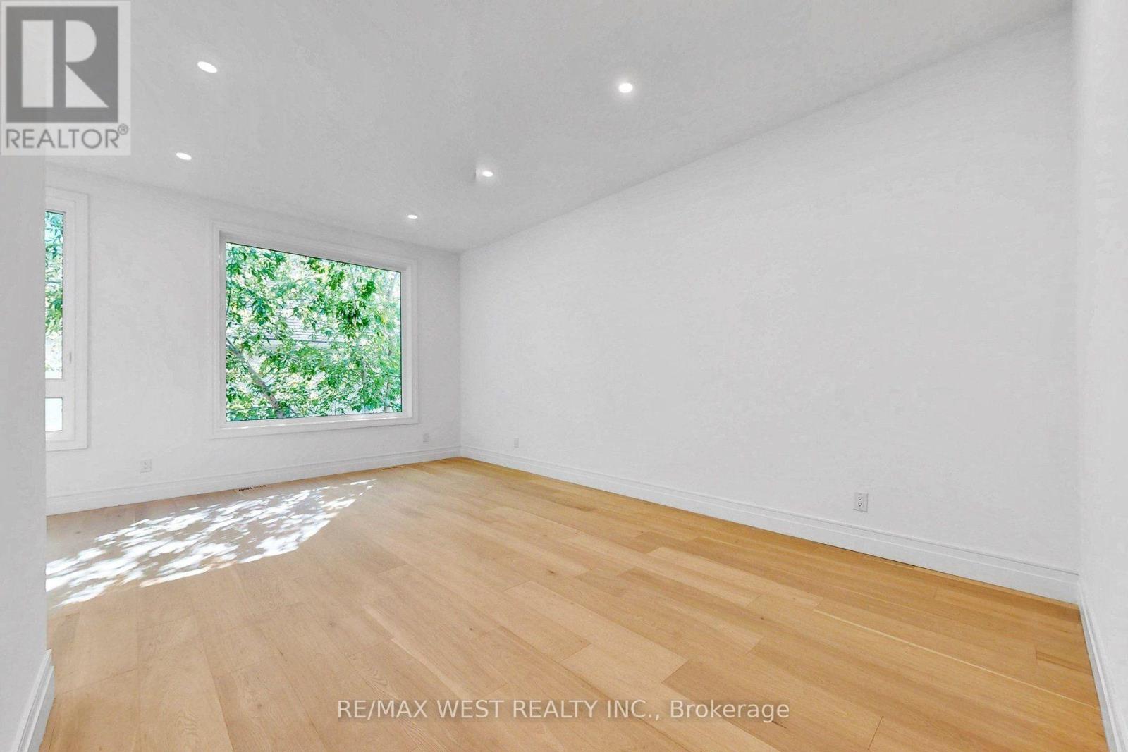 #3 2639R DUNDAS STREET W - 24