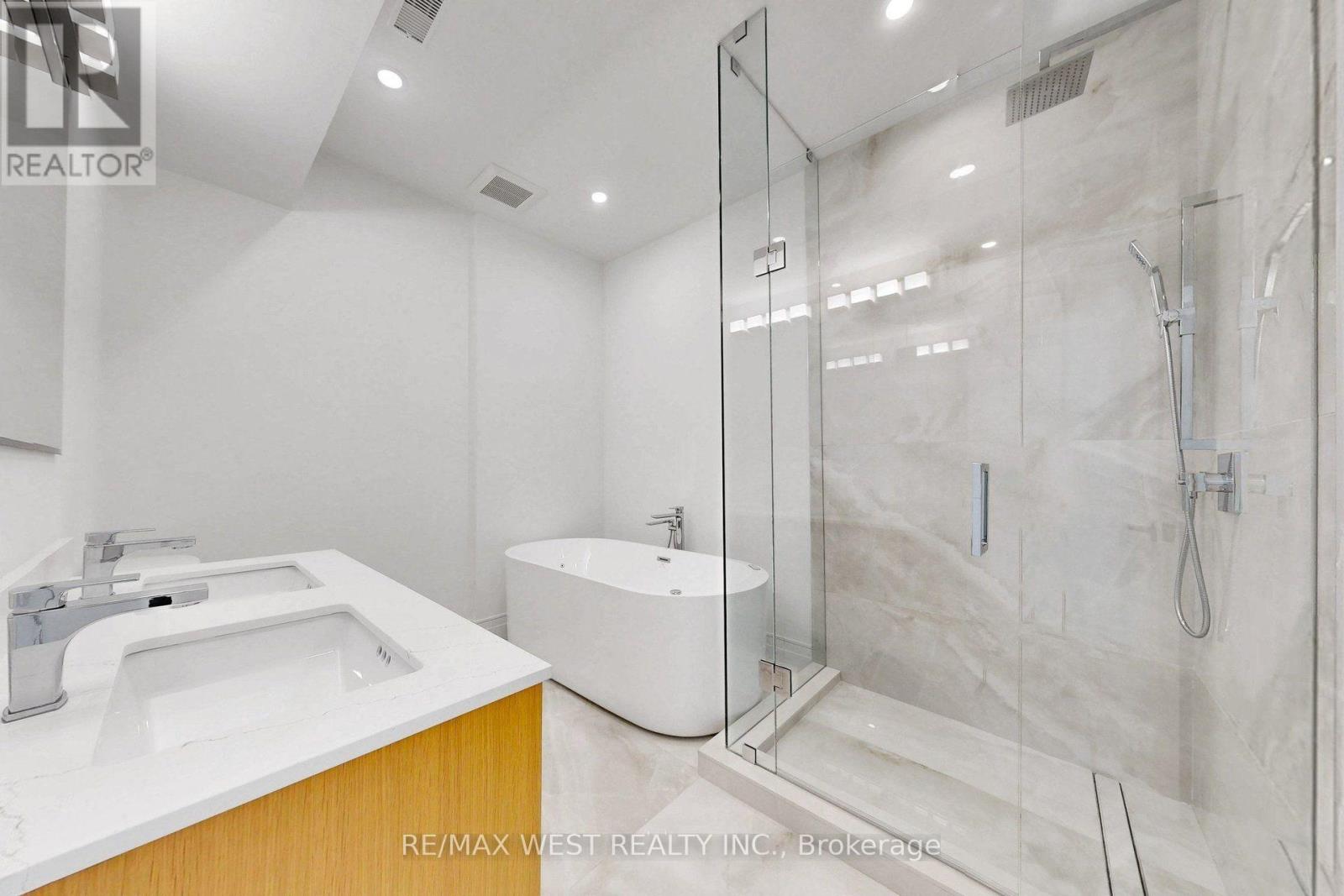 #3 2639R DUNDAS STREET W - Image 29