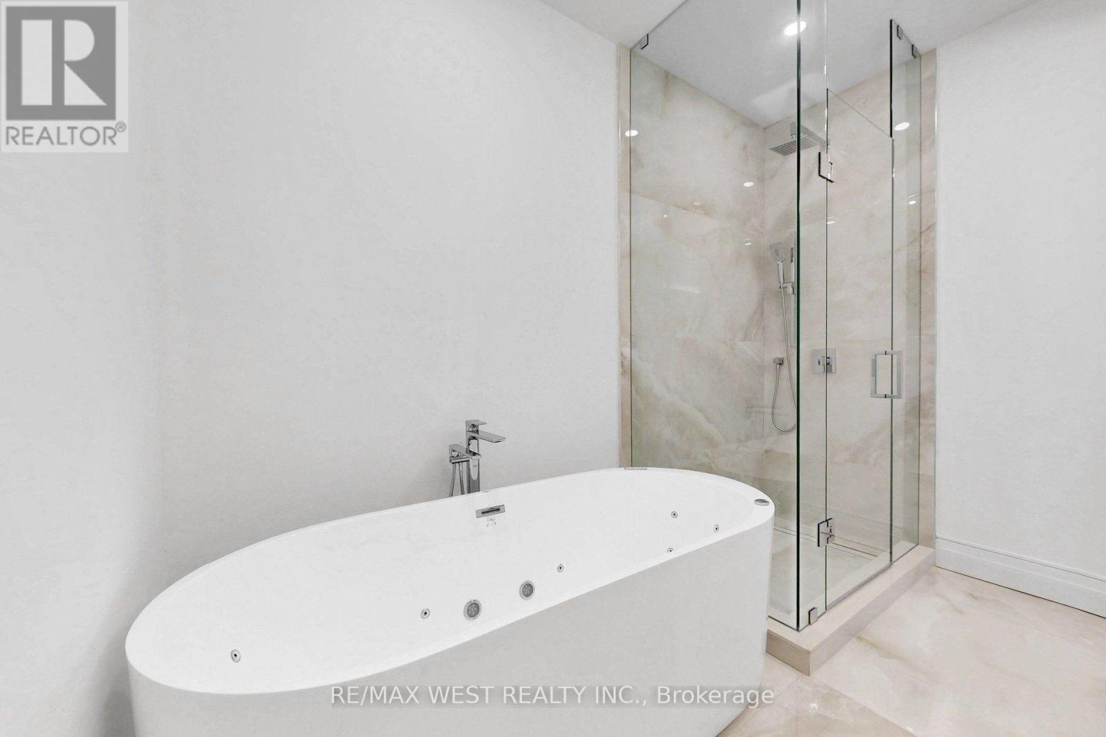 #3 2639R DUNDAS STREET W - Image 31