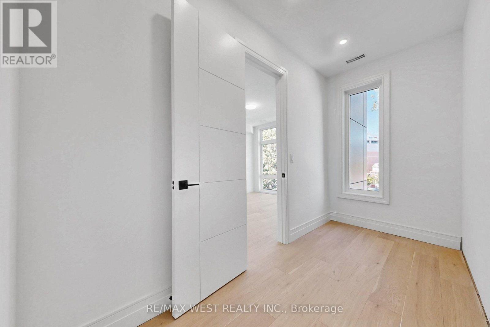 #3 2639R DUNDAS STREET W - Image 33