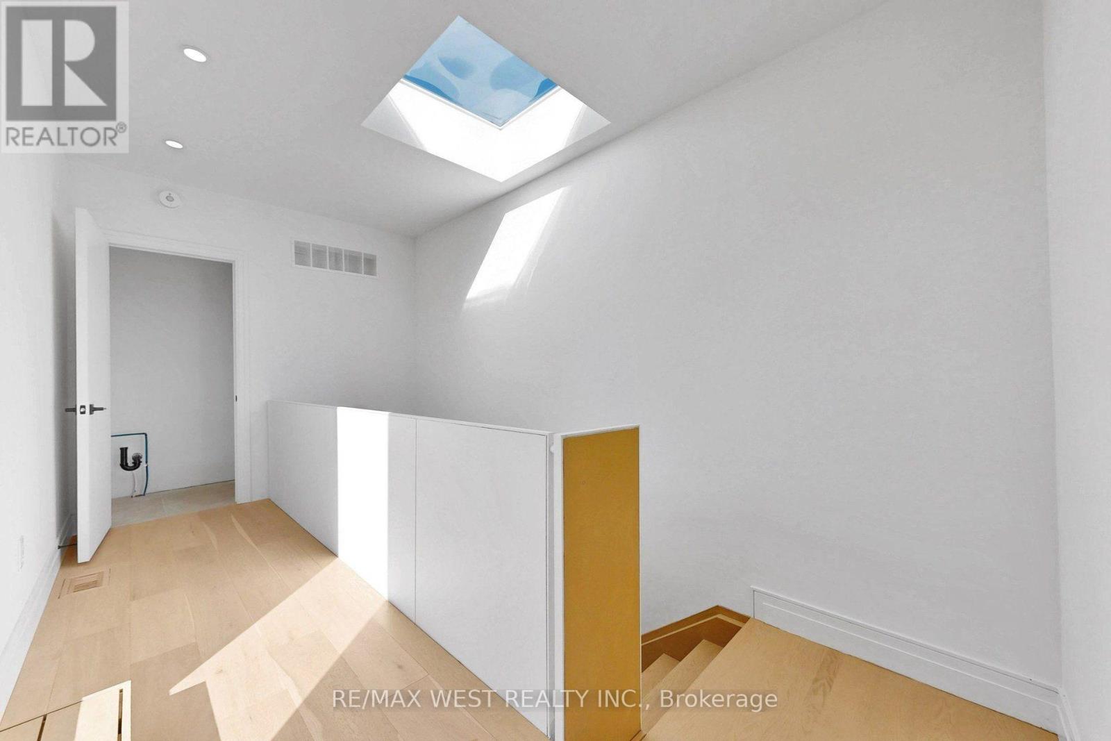 #3 2639R DUNDAS STREET W - Image 38