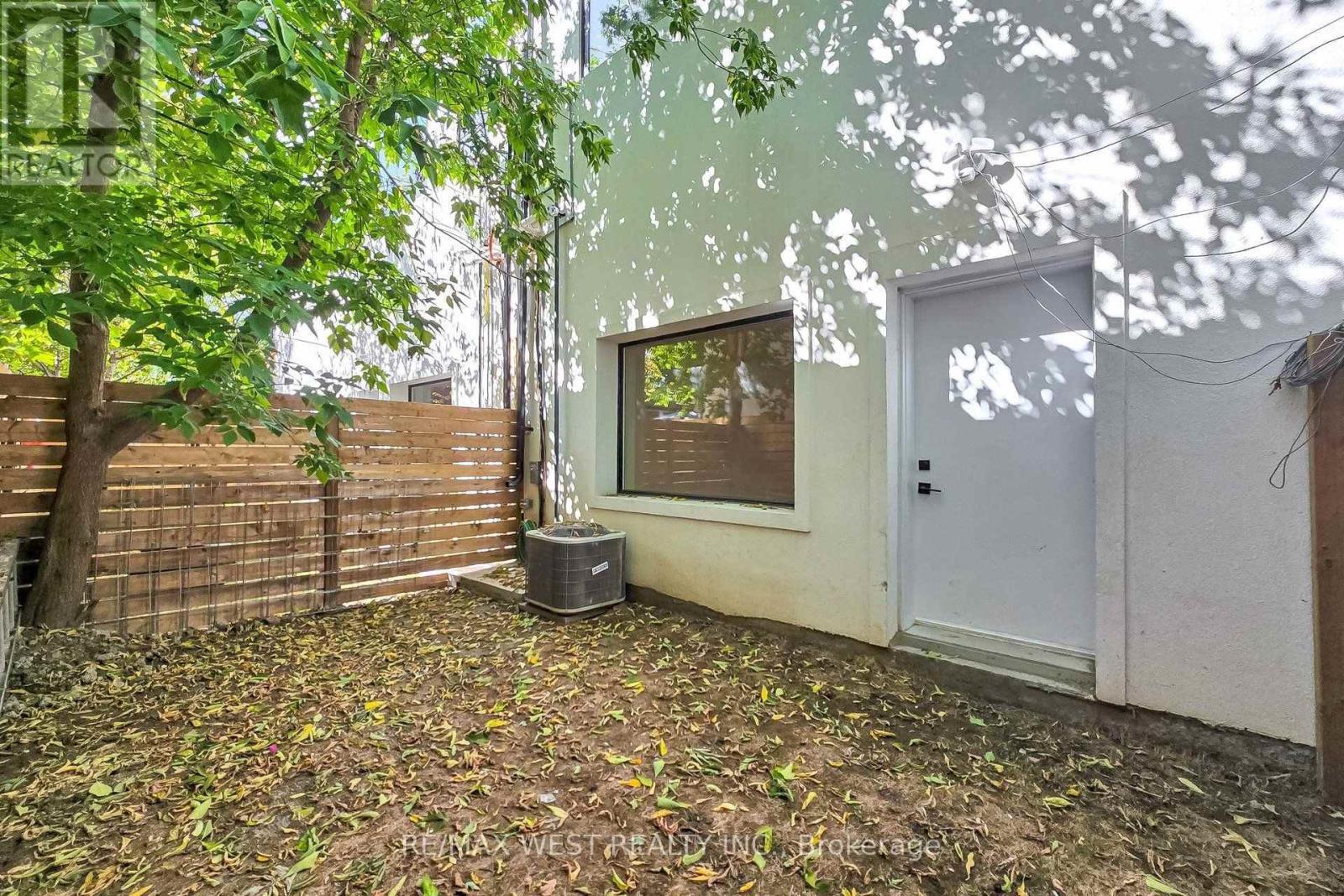 #3 2639R DUNDAS STREET W - 42