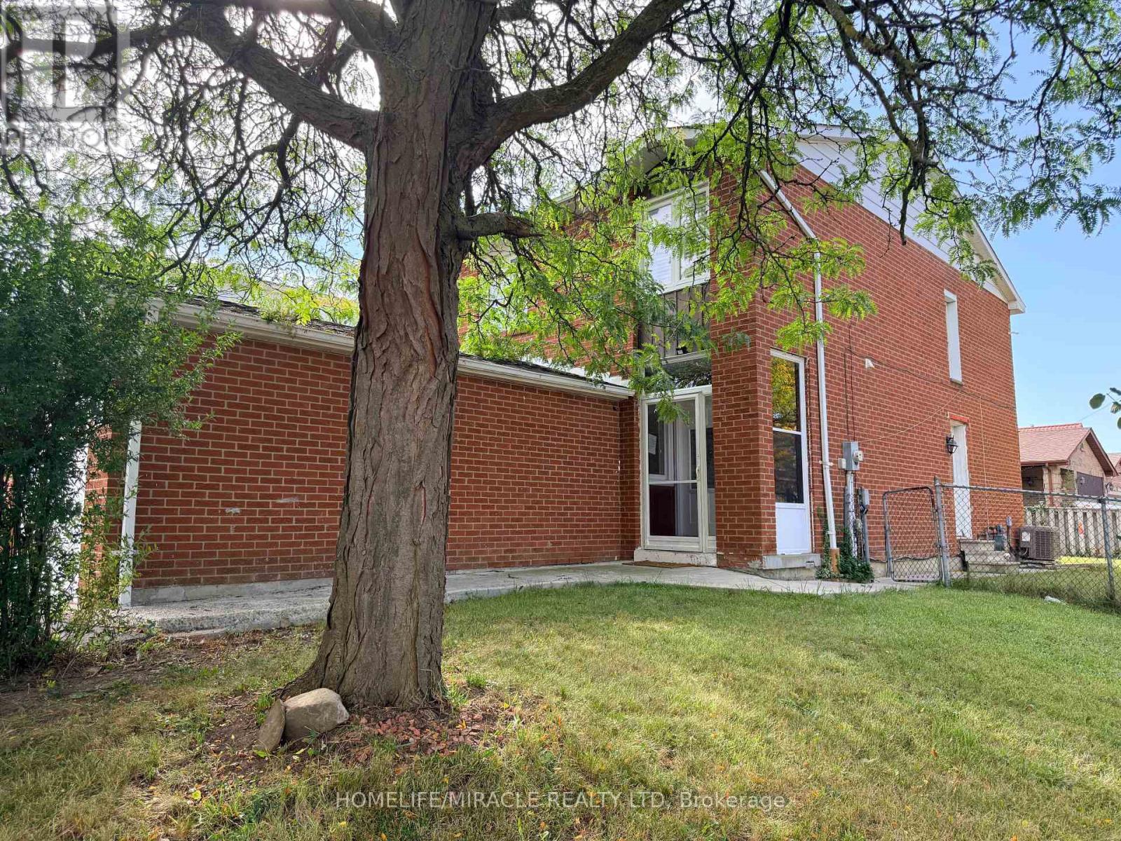 1 Hudson Drive, Brampton, ON photo 3