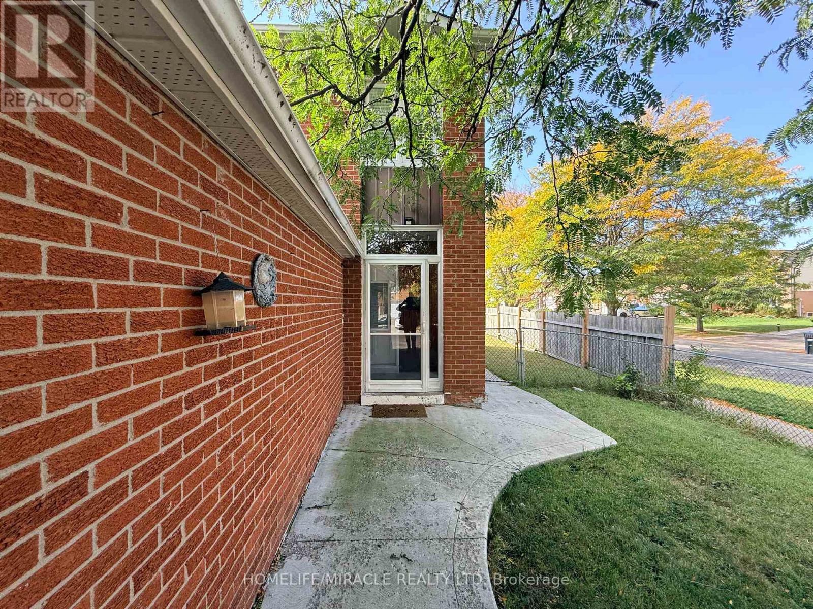 1 Hudson Drive, Brampton, ON photo 5