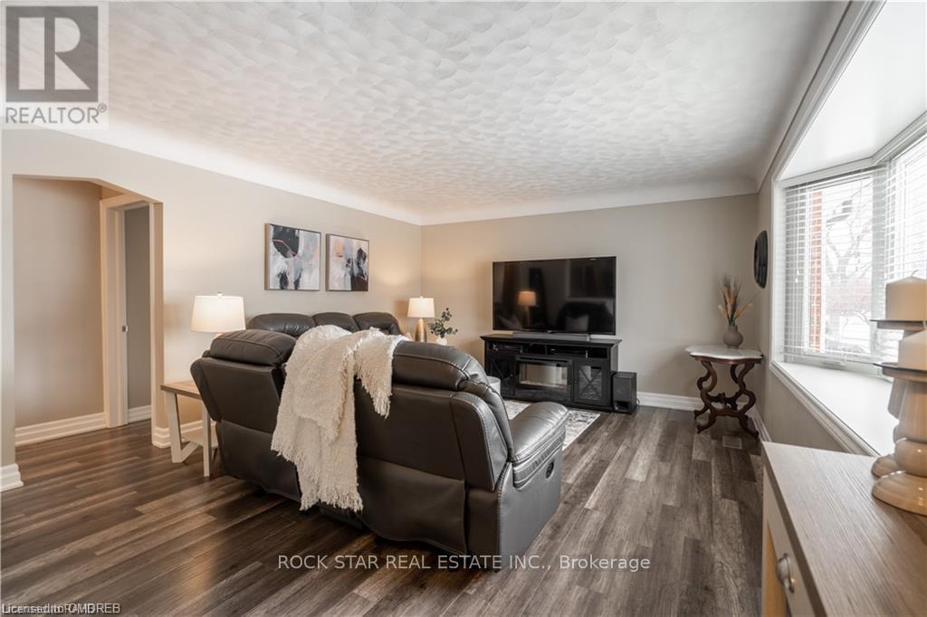 22 FERNWOOD CRESCENT, Hamilton (Hampton Heights) — photo 2