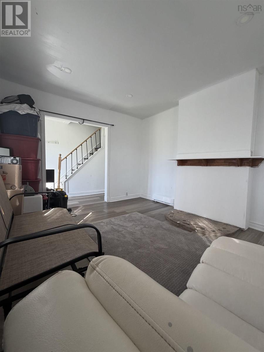 15 Winona Street - 6