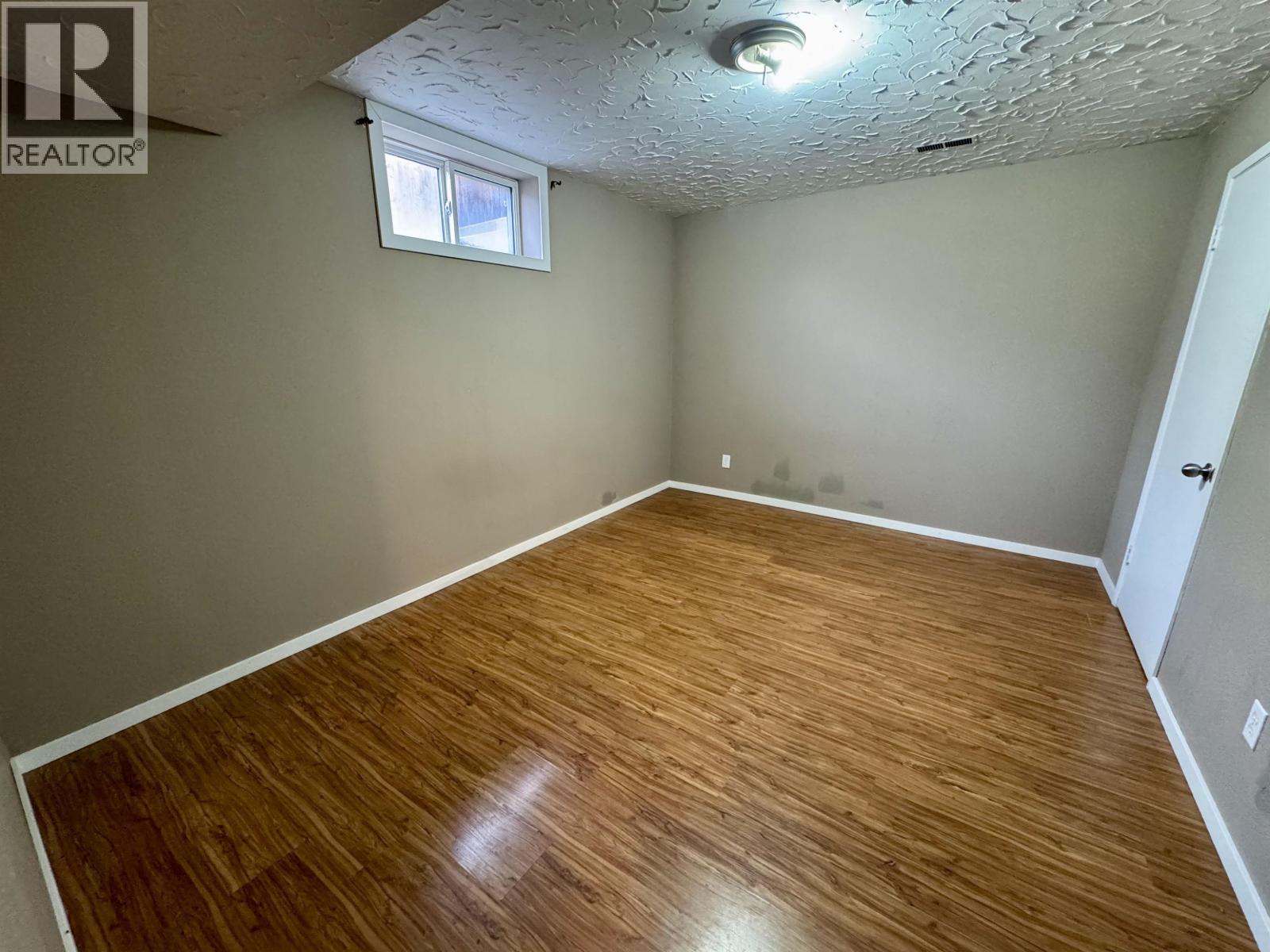 590 PIGEON AVENUE - Image 15