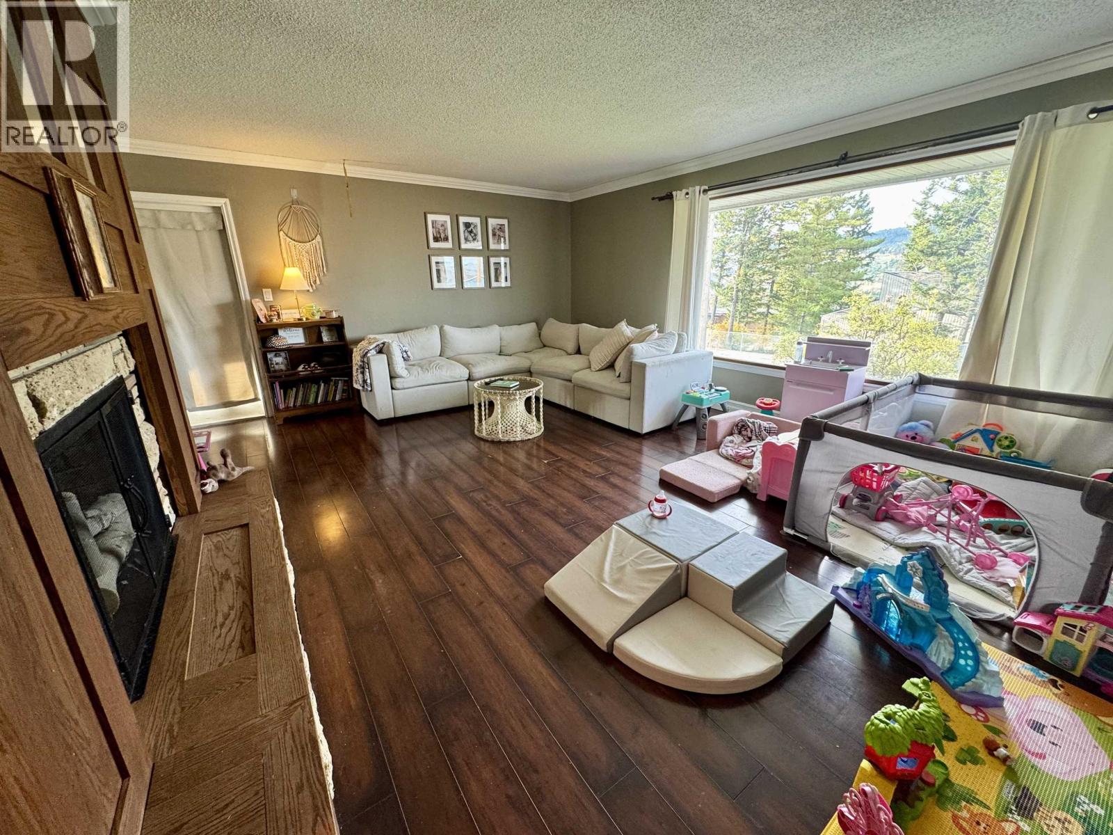 590 PIGEON AVENUE - Image 6