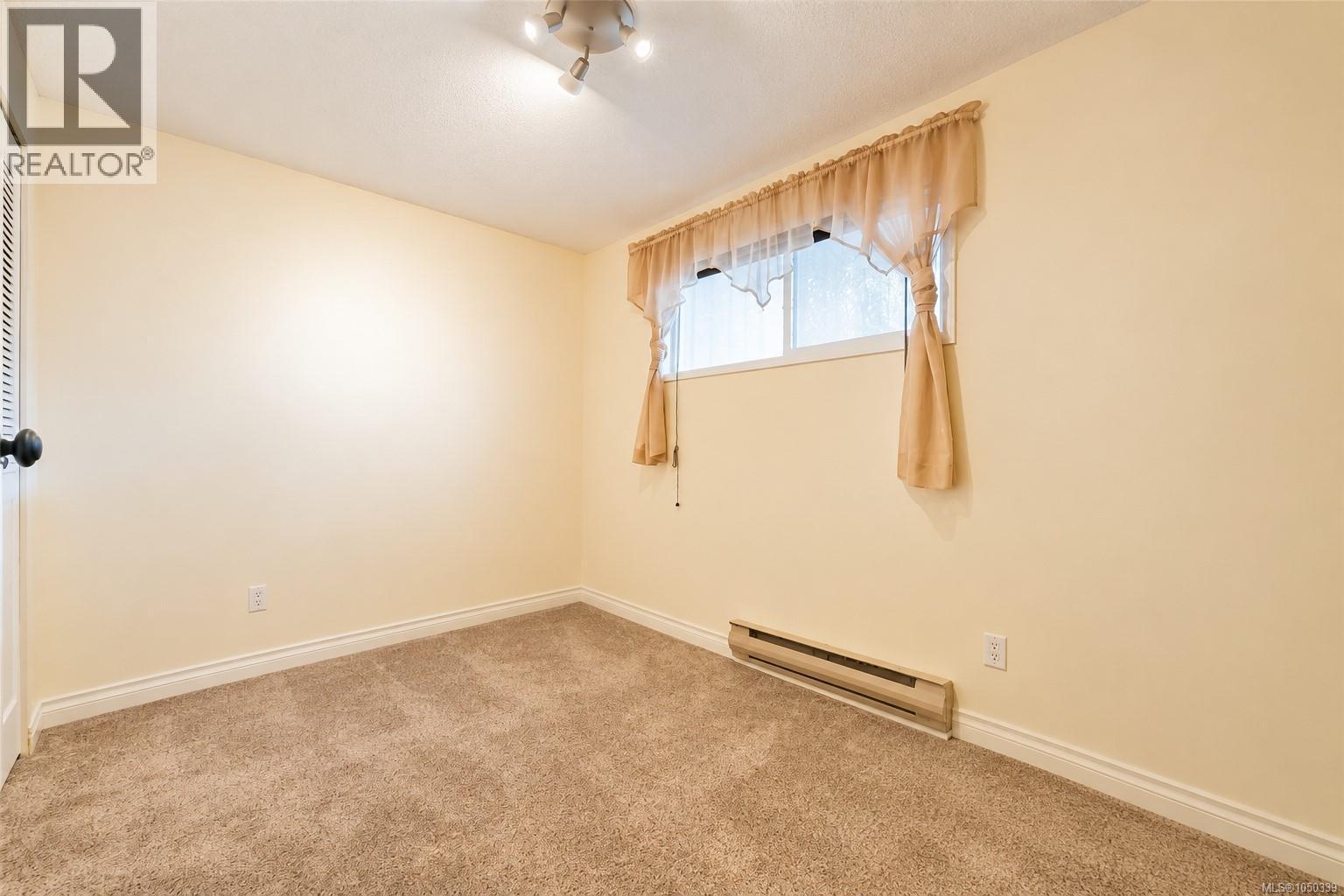 #4 1225 Centre Rd - 13