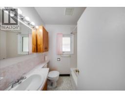 916 Thackeray Street, Warfield, BC V1R2C2 Photo 14