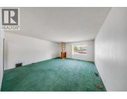 Foyer - 916 Thackeray Street, Warfield, BC V1R2C2 Photo 6