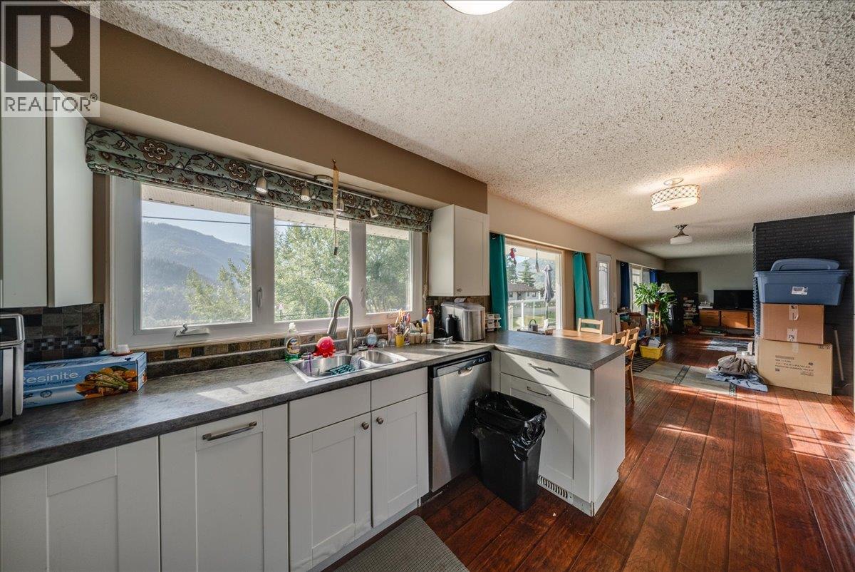 290 8TH Avenue, Montrose