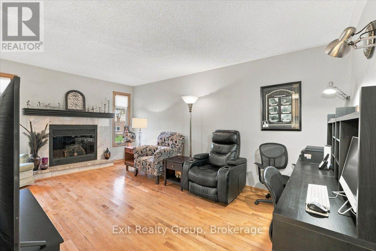 27 Dungannon Drive, Belleville, ON photo 11