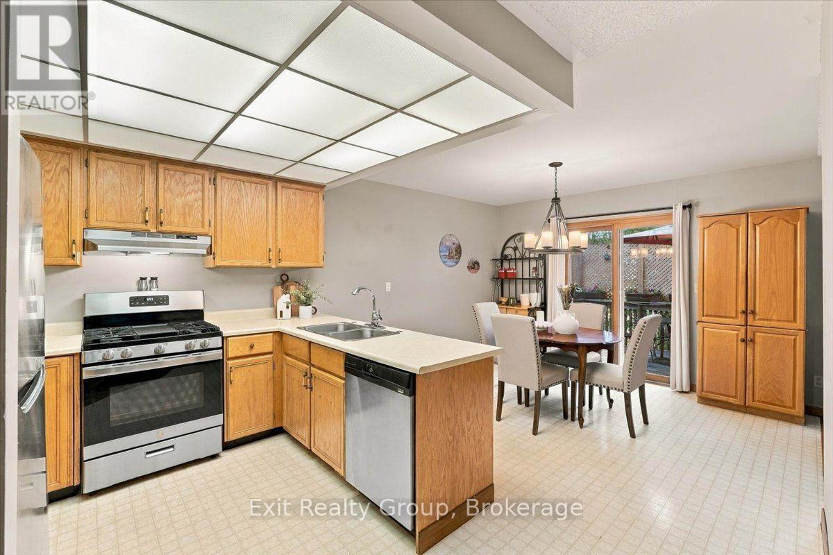 27 Dungannon Drive, Belleville, ON photo 14