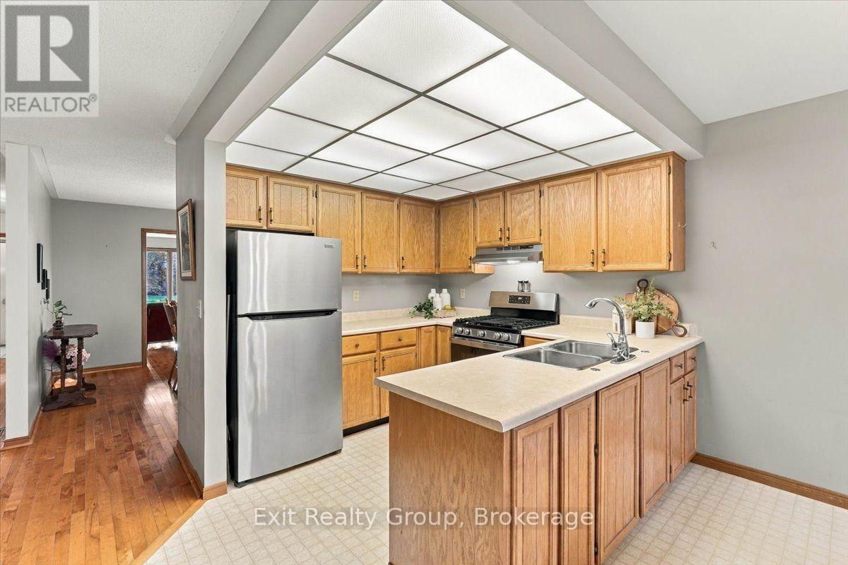 27 Dungannon Drive, Belleville, ON photo 15