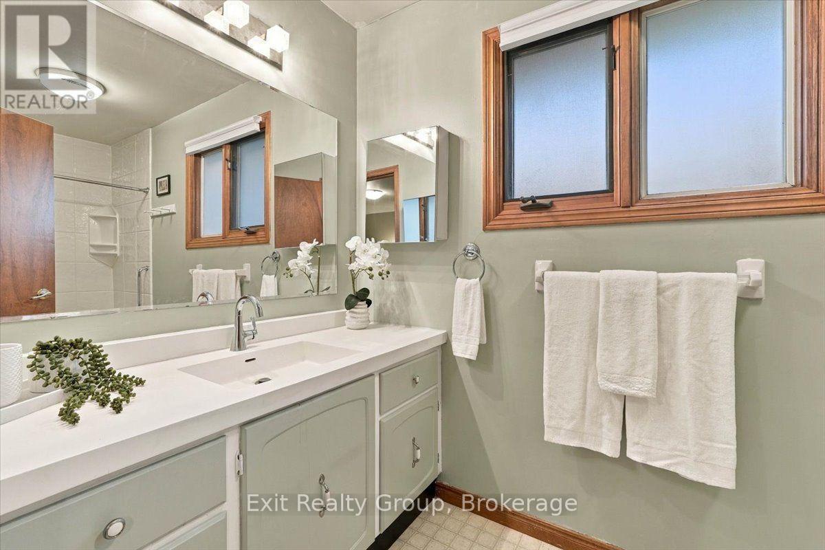 27 Dungannon Drive, Belleville, ON photo 22