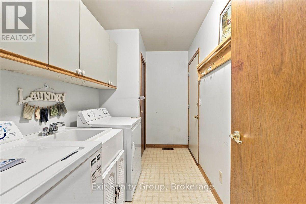 27 Dungannon Drive, Belleville, ON photo 24