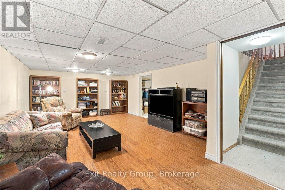 27 Dungannon Drive, Belleville, ON photo 25