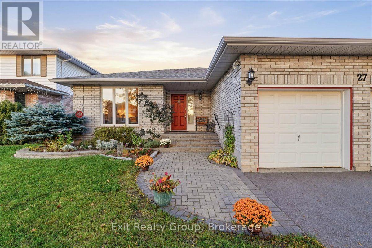 27 Dungannon Drive, Belleville, ON photo 3