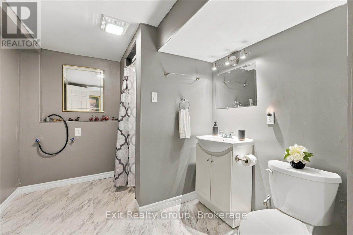 27 Dungannon Drive, Belleville, ON photo 30